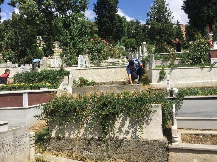 (özel) Mezar Taşı Altından Uyuşturucu Çıktı G3