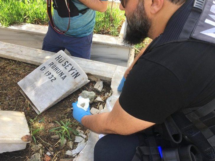 (özel) Mezar Taşı Altından Uyuşturucu Çıktı G4