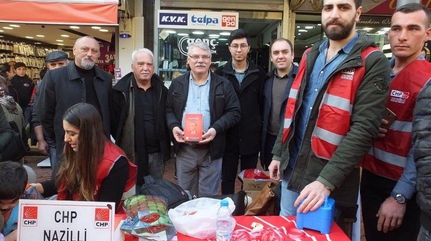 Nazilli’de Chp’li Gençler Çocukları Sevindirdi
