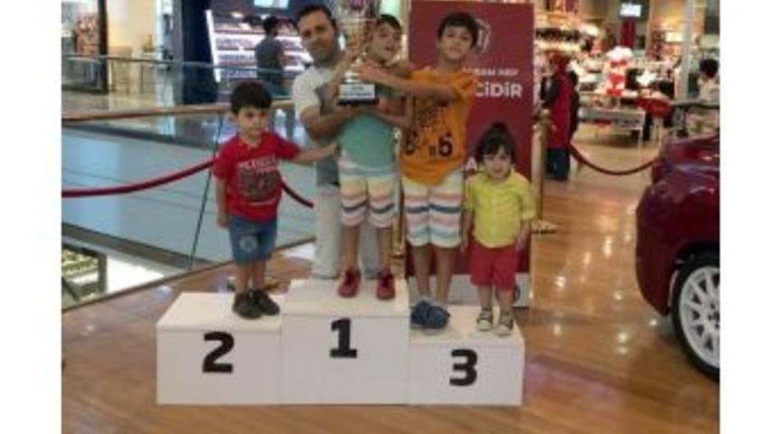 Babalara "yılın En İyi Babası" Kupası