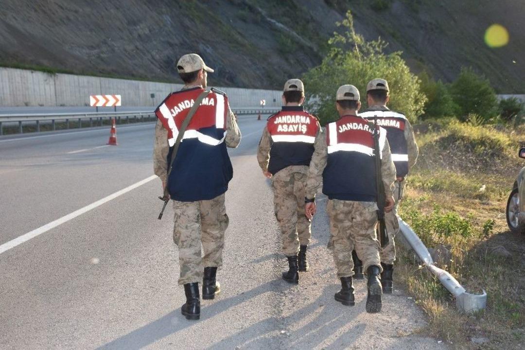 Kelkit &Ccedil;ayı&rsquo;na U&ccedil;an Aracın S&uuml;r&uuml;c&uuml;s&uuml; Bulunamadı