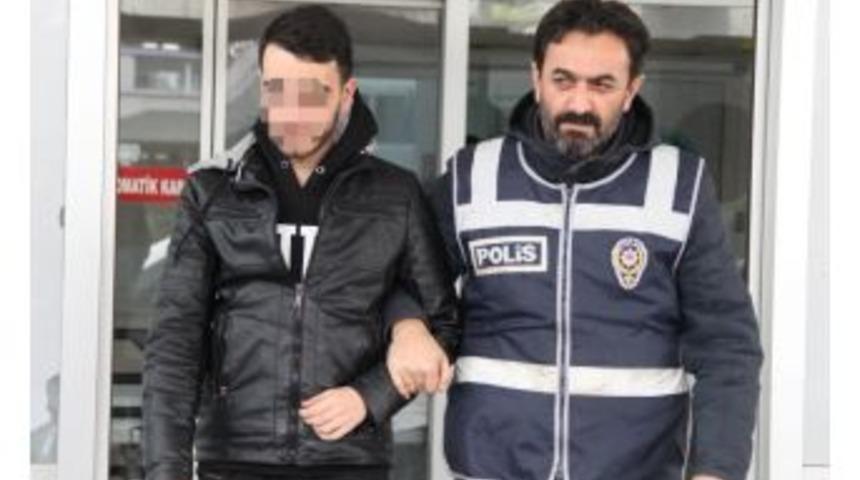 Bı&ccedil;akla 2 Kişiyi Yaralayan Gen&ccedil; Yakalandı