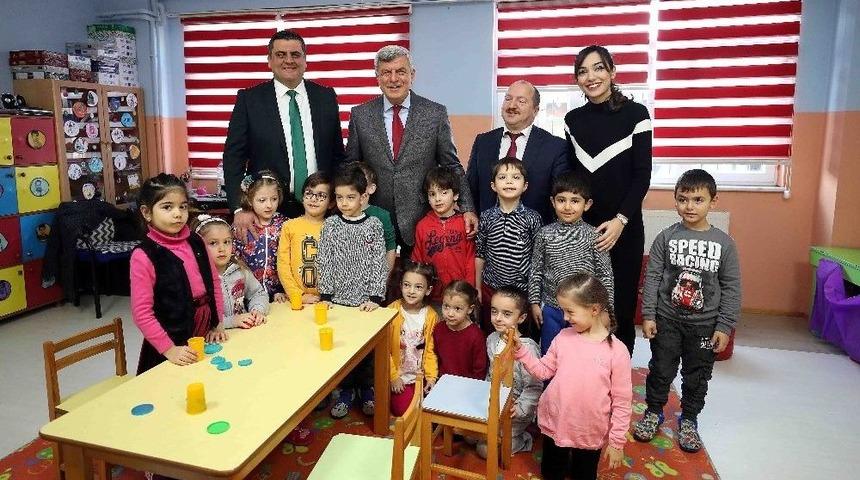 Başkan Karaosmanoğlu Okul Ziyaretlerine Devam Ediyor