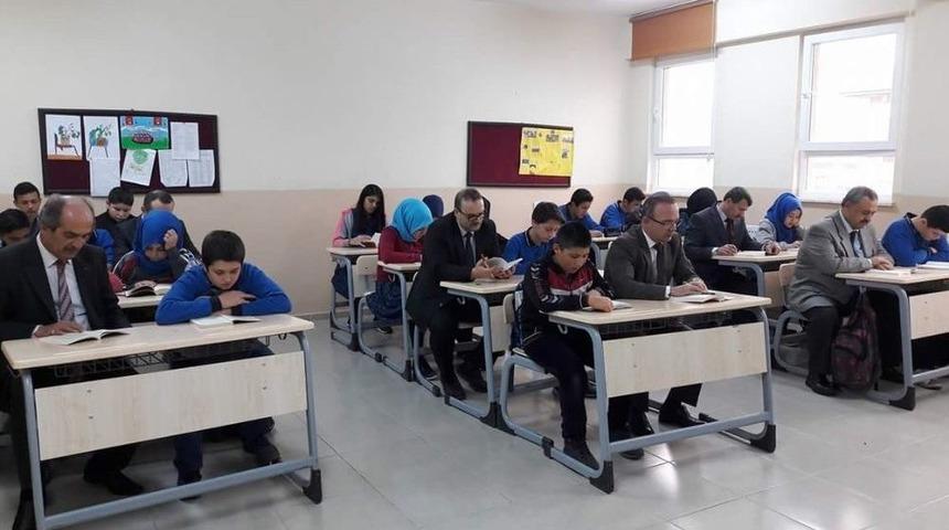 Kaymakam &Ouml;ner, Haftanın İki G&uuml;n&uuml; Okuma Saatlerine Katılıyor