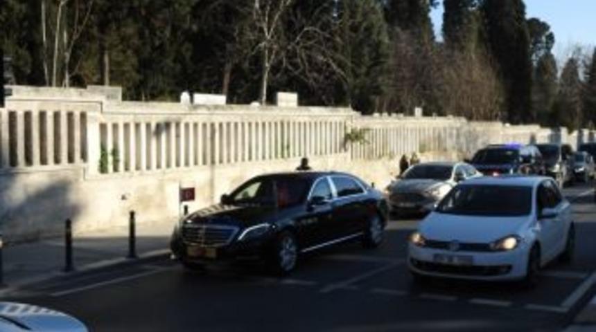 Cumhurbaşkanı Erdoğan, Yeni Yılın İlk G&uuml;n&uuml;nde Anne Ve Babasının Kabrini Ziyaret Etti