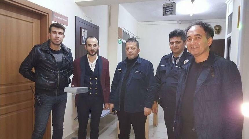 Ak Parti Edremit Yılbaşı Gecesi Hastaları Ve Mesai Yapanları Yalnız Bırakmadı