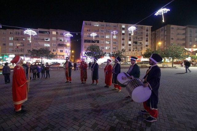 Mekke’nin Fethi Coşkusu Salona Sığmadı