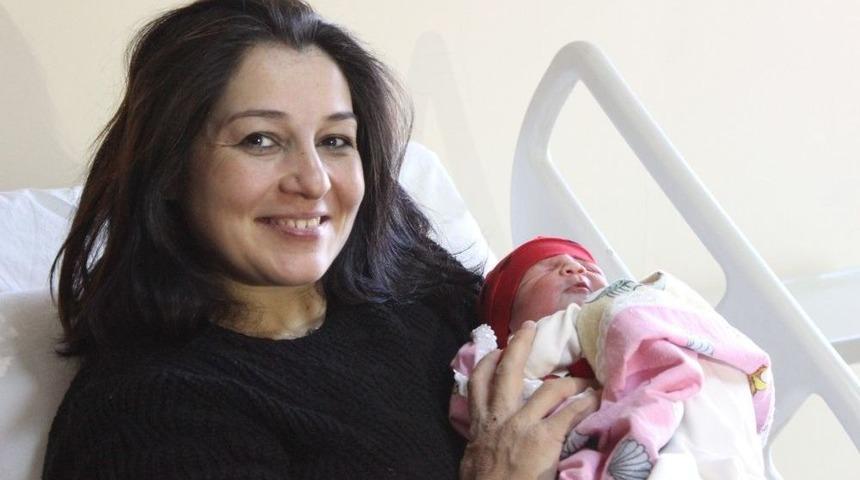 Kırşehir&rsquo;de Yeni Yılın İlk Bebeği Buğlem D&uuml;nyaya G&ouml;zlerini A&ccedil;tı