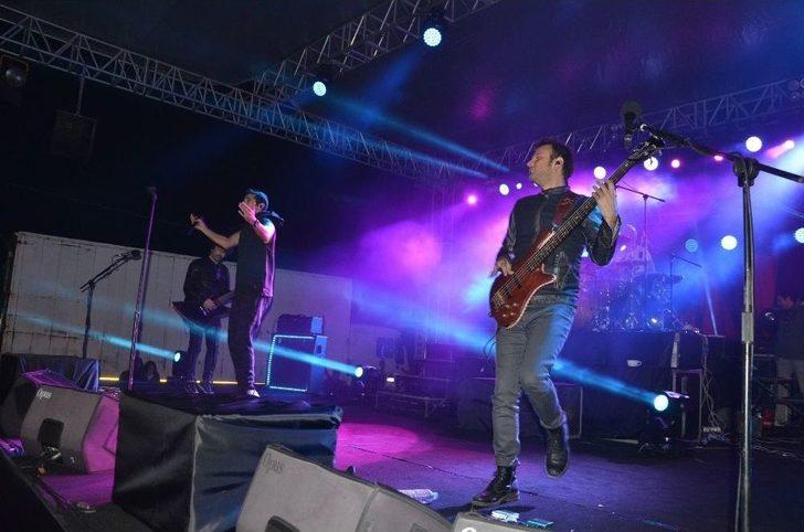 Kuşadalılar Yeni Yıla Manga Konseri İle Girdi G2