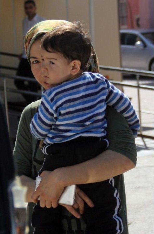 "kocam D&ouml;vd&uuml;" Diyerek &Ccedil;ocuğuyla Polise Sığındı, Şikayet&ccedil;i Olmadı 1