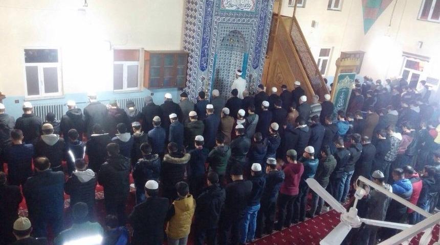 Hakkarili Gen&ccedil;ler Sabah Namazında Buluştu