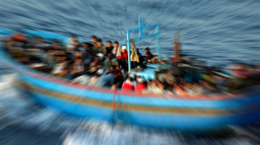 Libya a&ccedil;ıklarında g&ouml;&ccedil;men botu battı: En az 100 &ouml;l&uuml;!