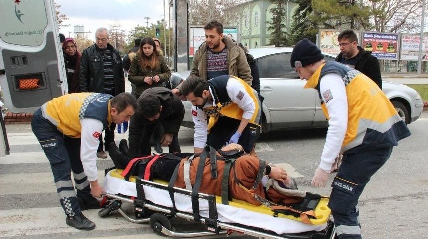 Karaman&rsquo;da Otomobilin &Ccedil;arptığı Yaşlı Kadın Yaralandı