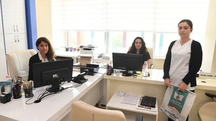 Konyaaltı Belediyesi’nden Eve Teslim Kitap