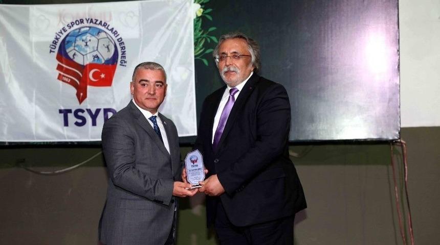 Konukoğlu&rsquo;na, Tsyd&rsquo;den Plaket