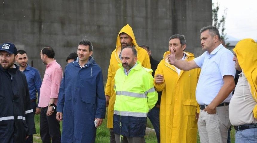 Başkan Üzülmez, Su Baskınlarını Yerinde İnceledi
