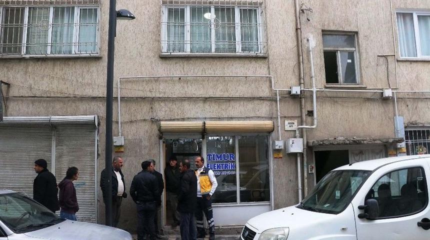 Yalnız Yaşayan Kadın Evde &Ouml;l&uuml; Bulundu