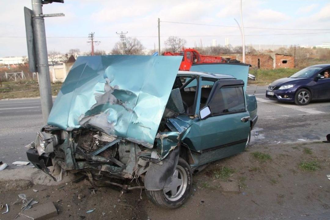 Otomobiller &Ccedil;arpıştı: 6 Yaralı