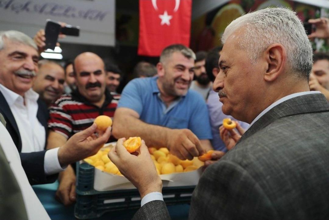 Başbakan Yıldırım, Sebze Ve Meyve Halinde Esnafla Buluştu
