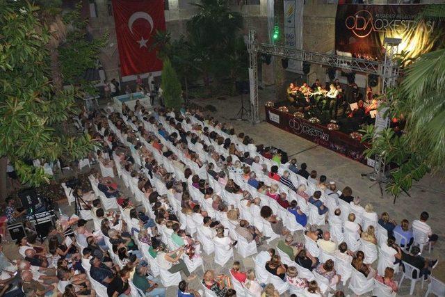 Kuşadası’nda Oda Orkestrasından Balkan Müzikleri Konseri