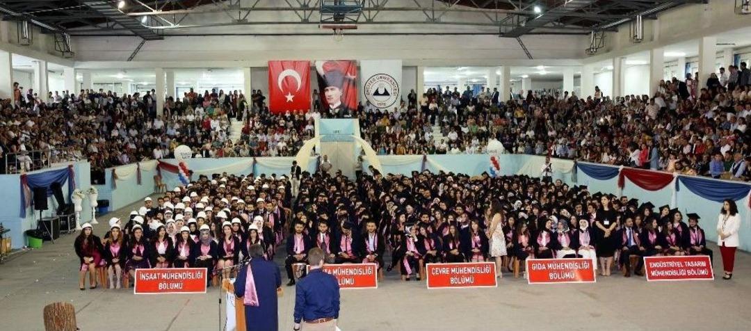 Er&uuml; M&uuml;hendislik Fak&uuml;ltesi&rsquo;nde Mezuniyet T&ouml;reni Ger&ccedil;ekleştirildi