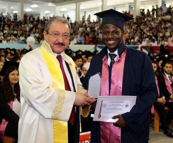 Erü Mühendislik Fakültesi’nde Mezuniyet Töreni Gerçekleştirildi G1