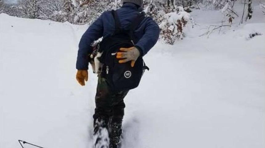 Hastalanan K&ouml;peğini &Ccedil;antasında 7 Kilometre Taşıdı