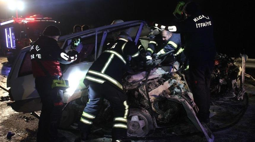 Kocaeli&rsquo;de &Ouml;l&uuml;m Yolunda Yine Kaza: 2 &Ouml;l&uuml;