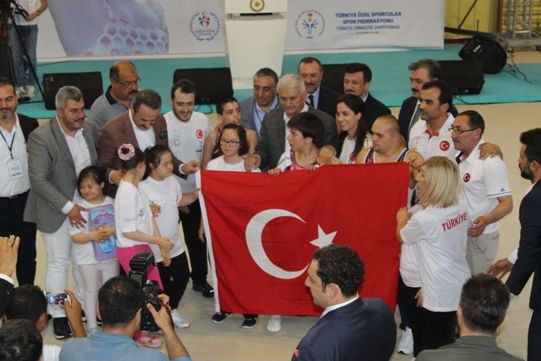 Başbakan Yıldırım, İzmir&rsquo;de &Ouml;zel Sporcularla Buluştu