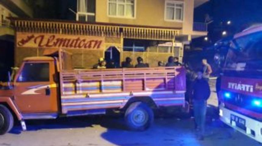 Kıraathaneyi &Ouml;nce Taradılar, Sonra Ateşe Verdiler