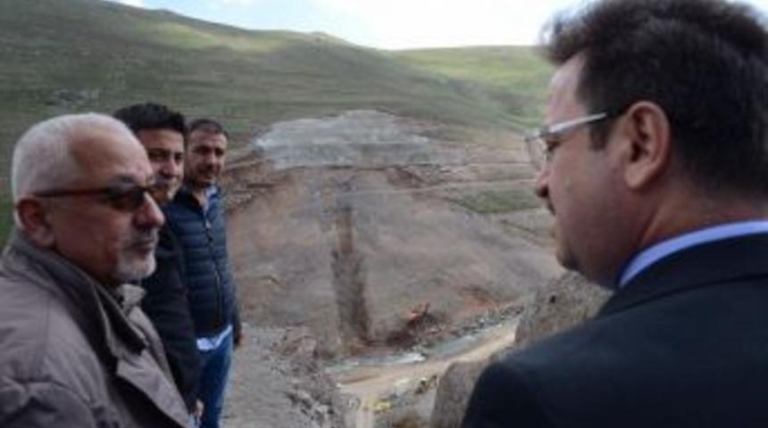 Iğdır Valisi &Uuml;nl&uuml;, &Uuml;nlendi Baraj İnşaatında İncelemelerde Bulundu