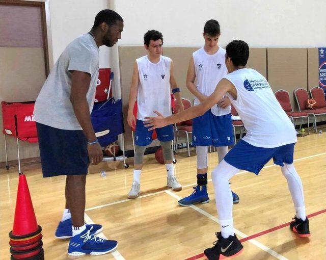 Anadolu Efes Spor Kulübü Basketbol Yaz Kampları, Bryant Dunston’ın Katılımıyla Başladı