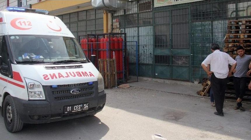 Suriyeli İş&ccedil;i Asans&ouml;rden D&uuml;şerek &Ouml;ld&uuml;, Arkadaşları G&ouml;zyaşlarına Boğuldu