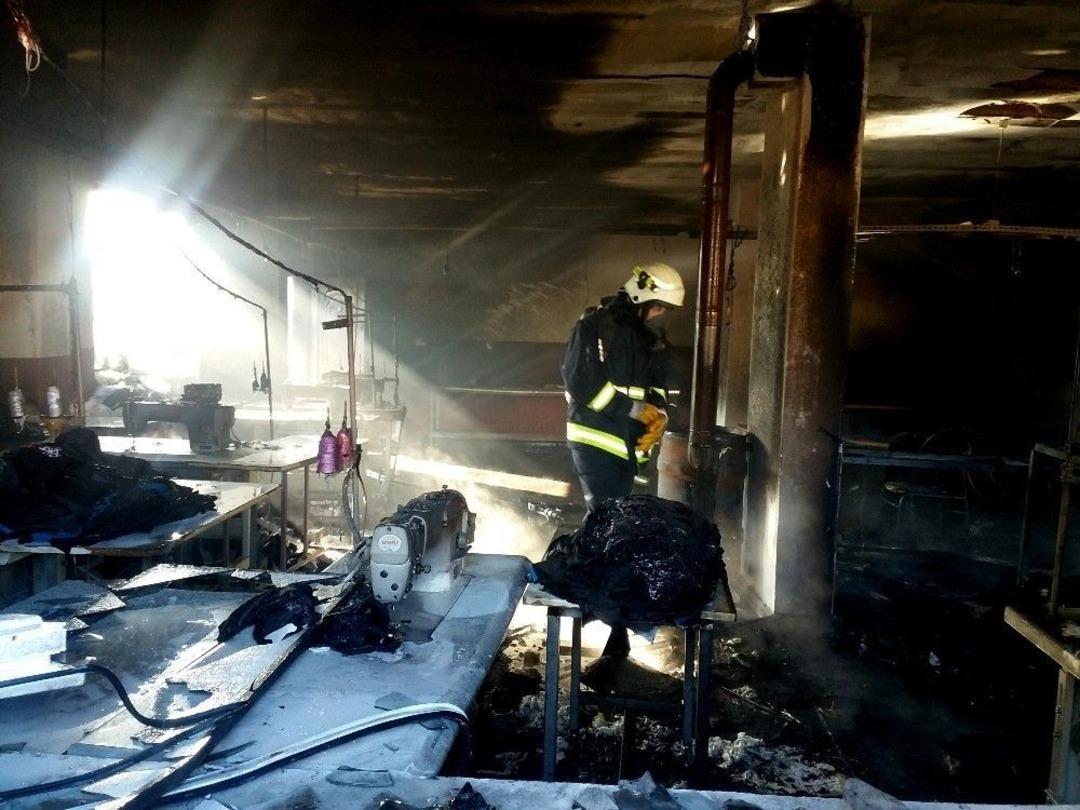 (&ouml;zel Haber) Tekstil At&ouml;lyesindeki Yangın Mahalleliyi Sokağa D&ouml;kt&uuml;