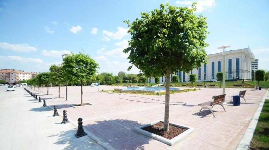 Sel&ccedil;uklu Şehir Meydanı Tamamlandı