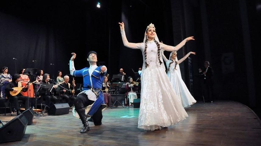 Ankara T&uuml;rk D&uuml;nyası M&uuml;zik Topluluğu Konser Verdi