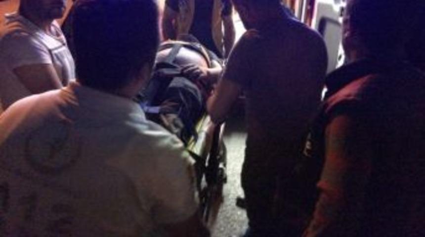 Otomobille &Ccedil;arpışan Motosiklet S&uuml;r&uuml;c&uuml;s&uuml; Yaralandı