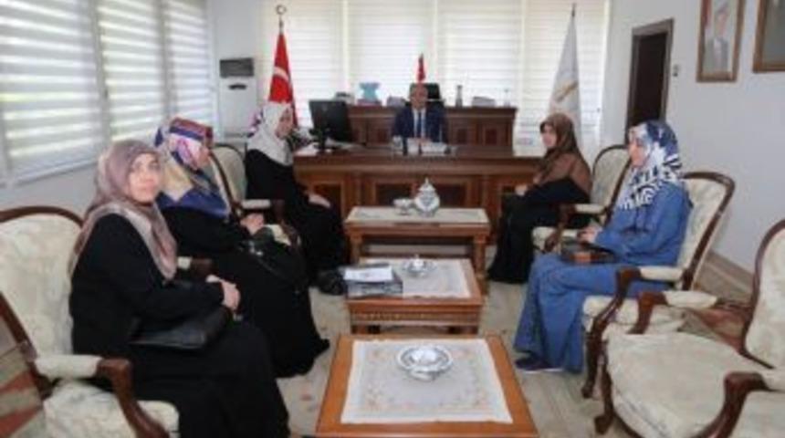 Anadolu Hanımeli Aile Derneği&rsquo;nden Mehmet&ccedil;ik Vakfı&rsquo;na Bağış