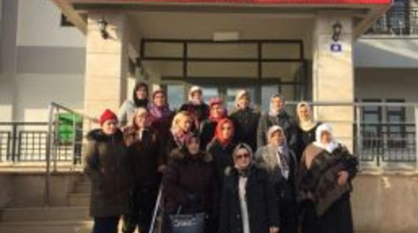Pursaklarlı Kadınlardan Huzurevi Ziyareti