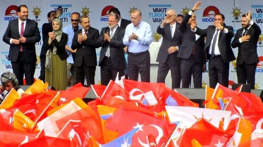 T&uuml;rkmenoğlu&rsquo;ndan Vanlılara Teşekk&uuml;r