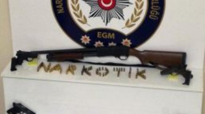 Uyuşturucu Satıcıları Su&ccedil;&uuml;st&uuml; Yakalandı