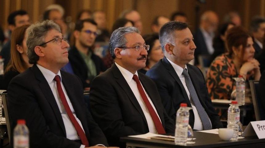 Prof. Dr. &Uuml;mit Ukşal, 8. Ulusal Pediatrik Dermatoloji G&uuml;nleri Başladı