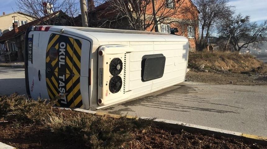 Uşak&rsquo;ta Okul Servisi Kaza Yaptı; 3 Yaralı