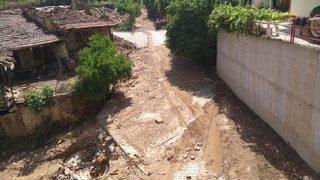 Sel Mahalleyi İkiye Ayırdı