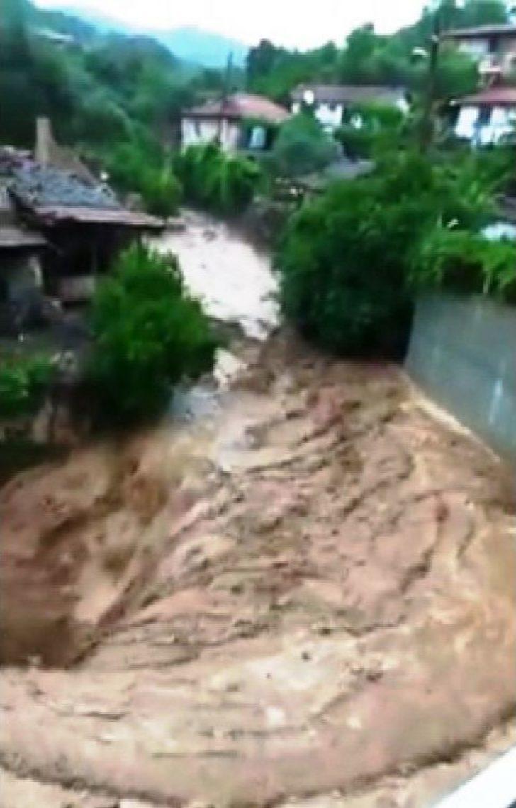 Sel Mahalleyi İkiye Ayırdı G3