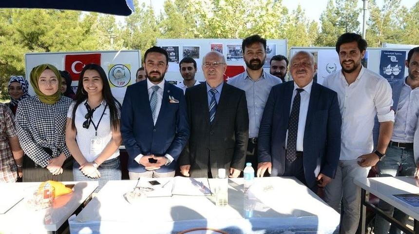 Uşak &Uuml;niversitesi Rekt&ouml;r&uuml; &Ouml;ğrenci Topluluklarıyla Bir Araya Geldi
