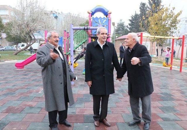 Başkan Demirkol Yılın İlk Gününde Mahalleleri Gezdi