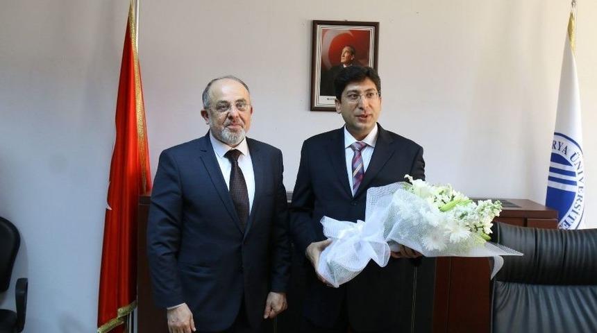 Hukuk Fak&uuml;ltesi Dekanlığına Prof. Dr. Bilen Atandı