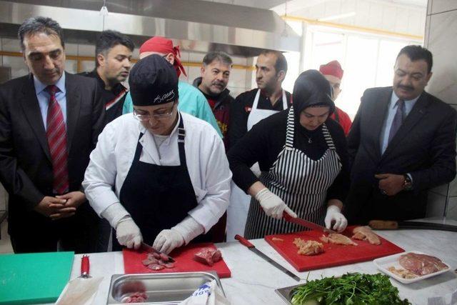 Ustalık Belgesi Alabilmek İçin Hünerlerini Sergilediler