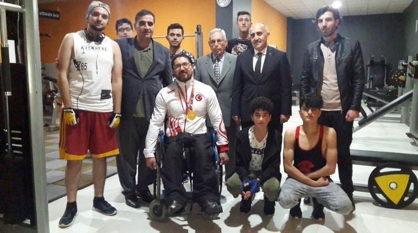 Avrupa Bilek Güreşi Şampiyonu Seven Altınla Ödüllendirildi